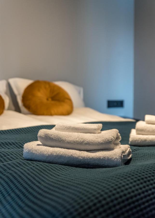 Ak Rentals, With Hot Tubs アークレイリ エクステリア 写真