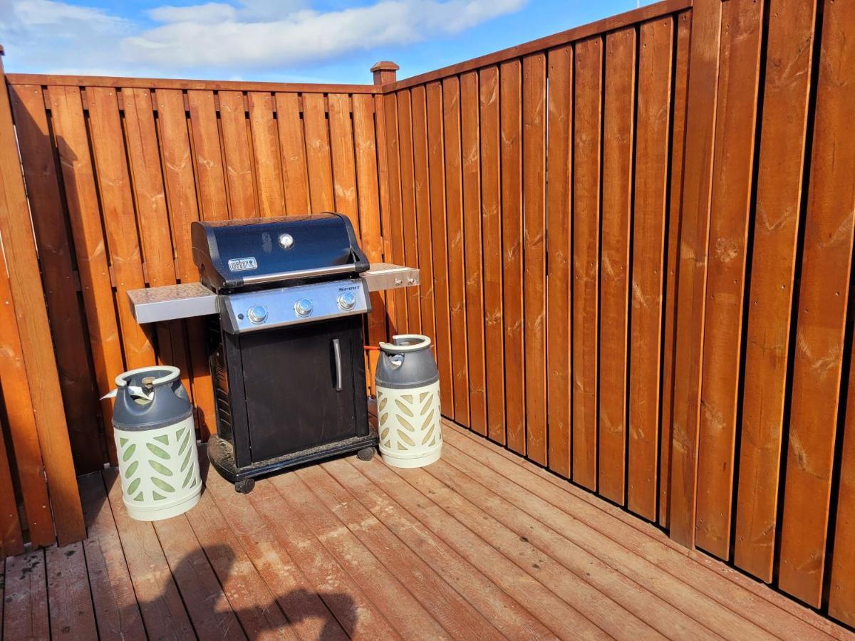 Ak Rentals, With Hot Tubs アークレイリ エクステリア 写真